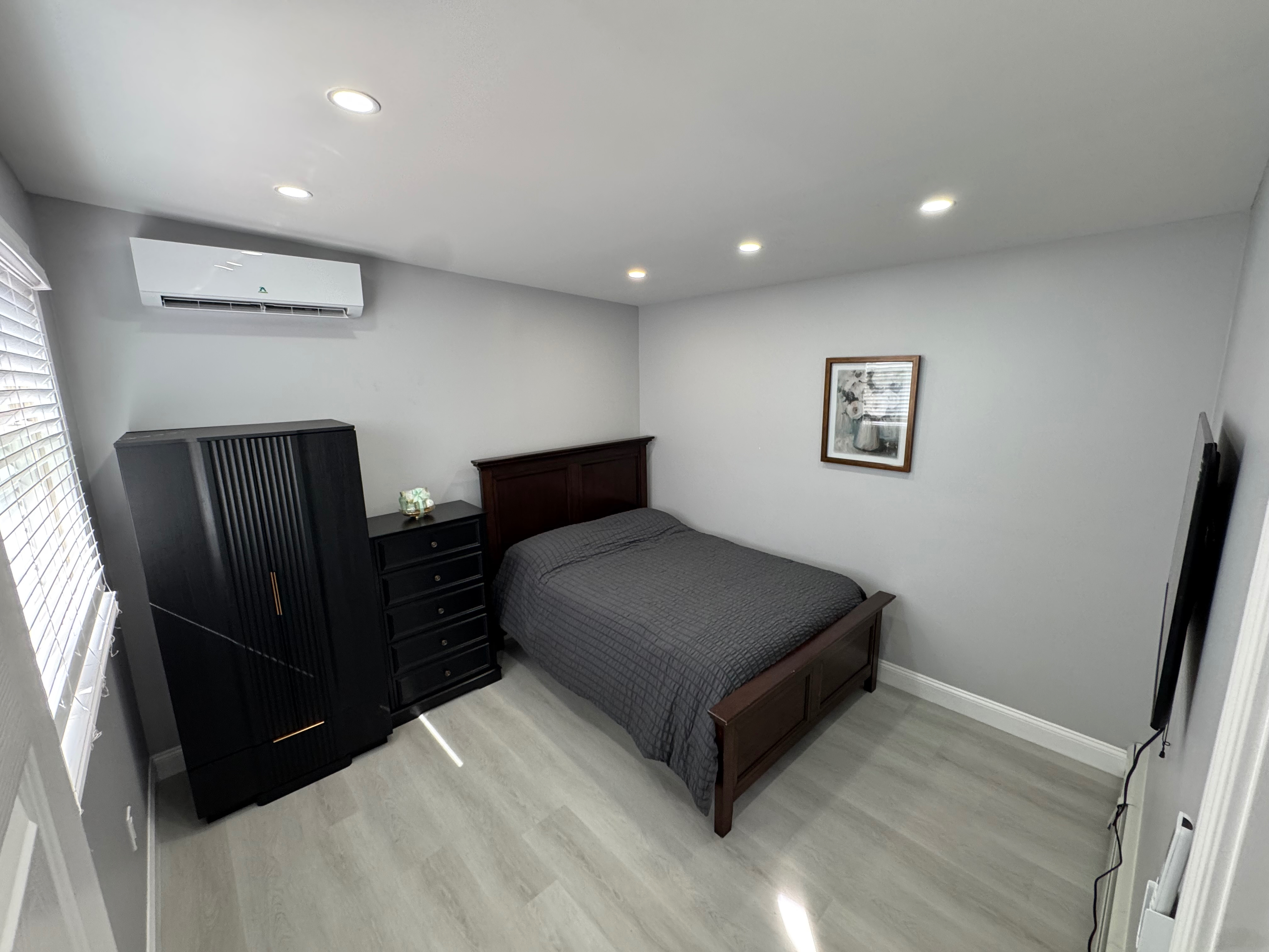 Brand new cozy cottage in Springfield Gardens. - Photo 9