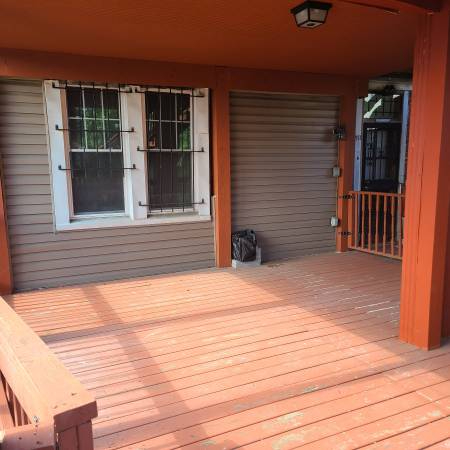 Comfortable Furnished Queen Room With Ensuite Bath, Smart TV And Shared Outdoor Space - Photo 4
