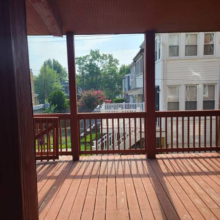 Comfortable Furnished Queen Room With Ensuite Bath, Smart TV And Shared Outdoor Space - Photo 5