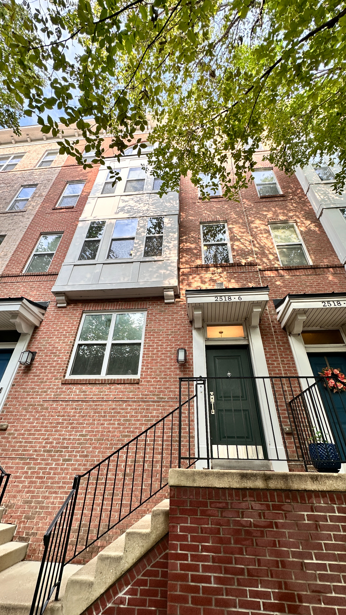 Townhouse Close to Metro in DC - 2BD/2BA/1GR - Photo 10