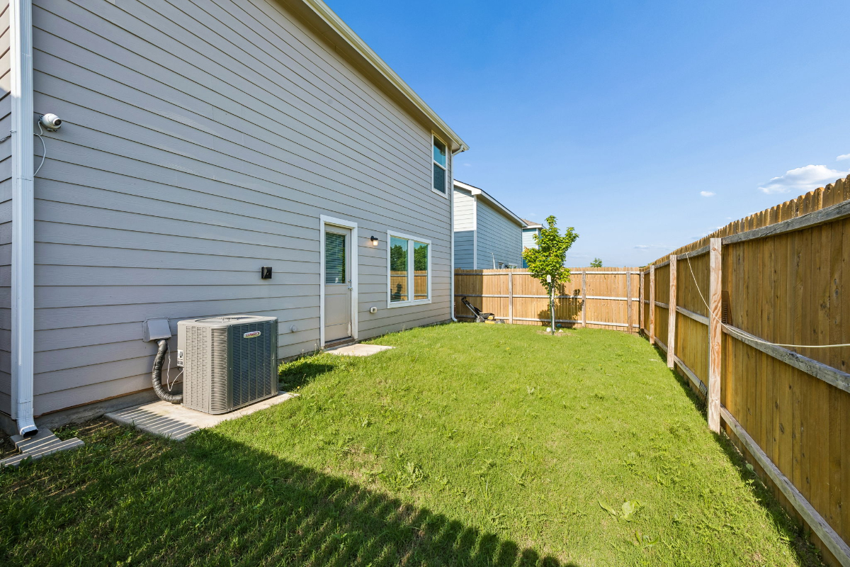Fully Furnished 4-Bedroom Home Near Downtown Dallas - Photo 11