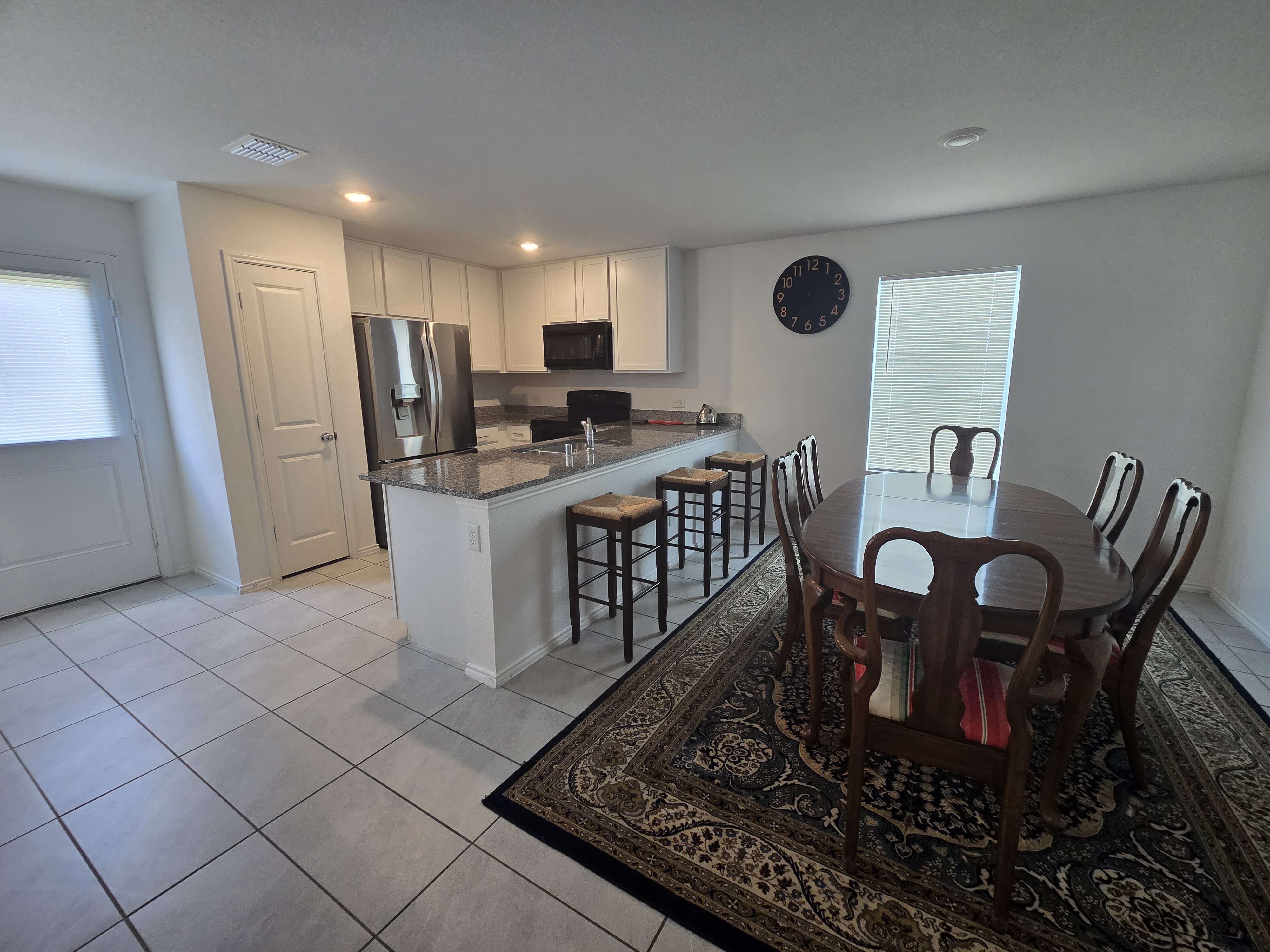 Fully Furnished 4-Bedroom Home Near Downtown Dallas - Photo 5
