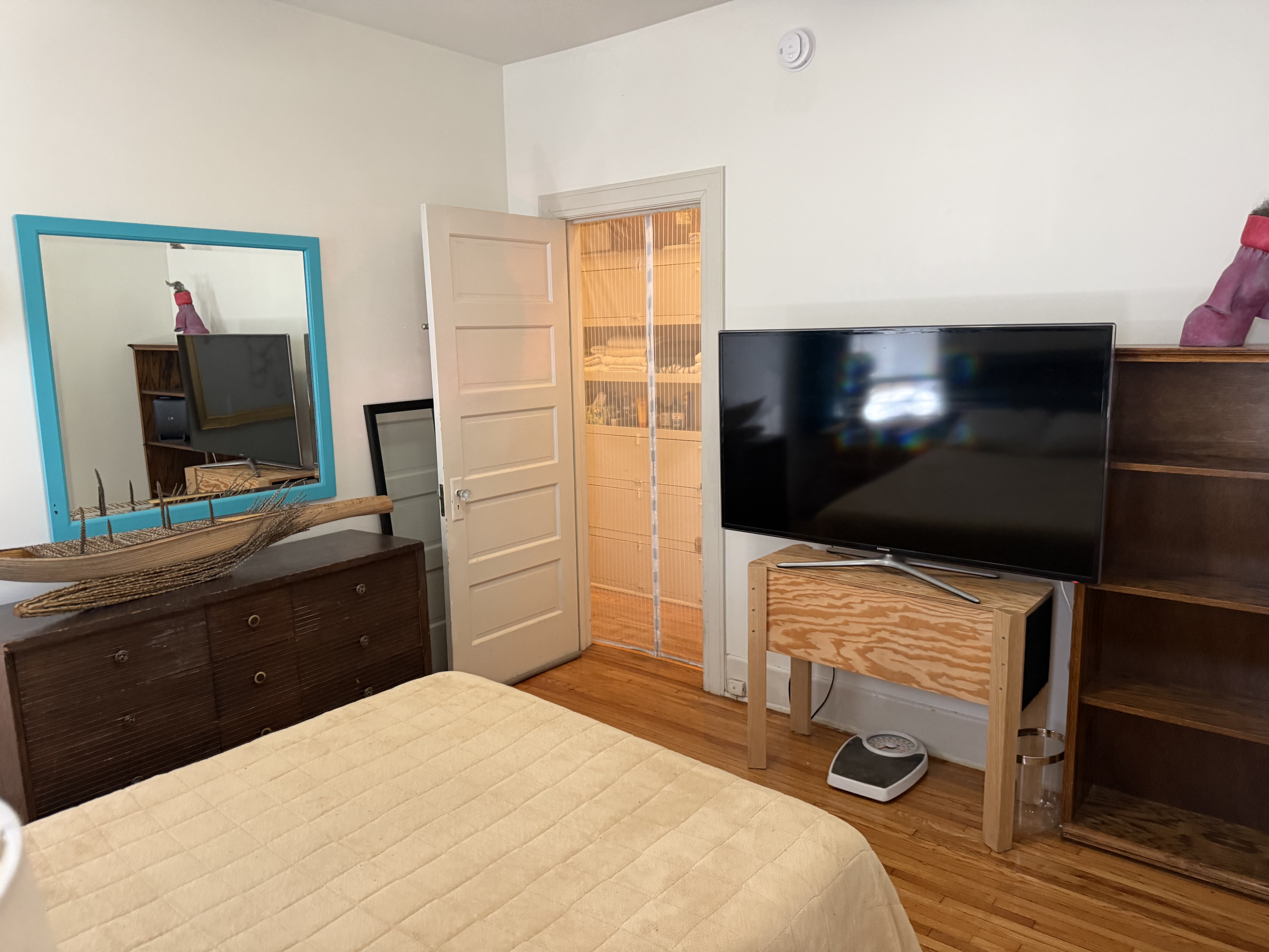 Room for Rent in Arlington Heights - $1,500 All-Inclusive - Photo 3