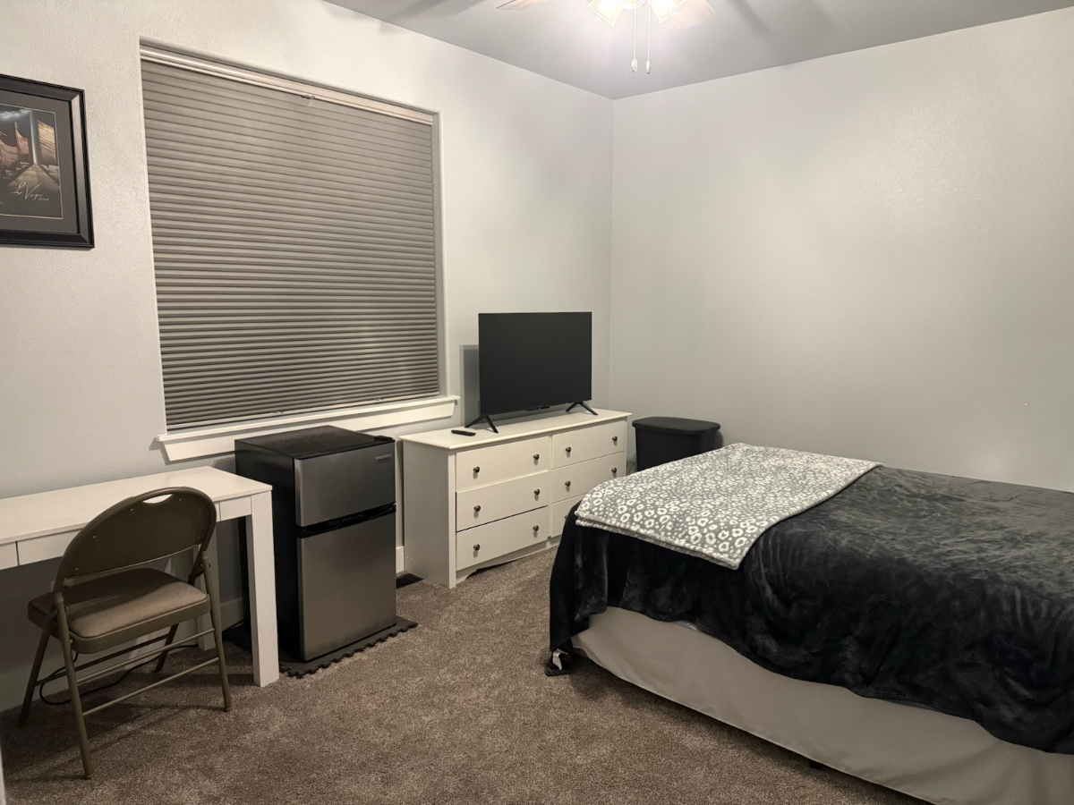Private room and bathroom in upscale neighborhood - Photo 8