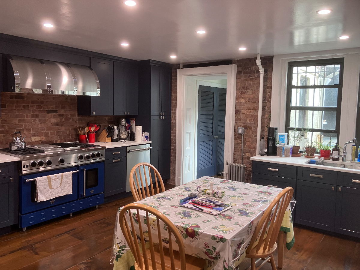 Share an Entire Townhouse - Your Own Private Floor with Bedroom, Bathroom & Laundry - Photo 4