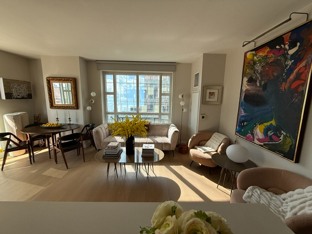 Luxury Hudson Yards Private Room With King Bed, Balcony And 85-Inch Smart TV - Photo 6