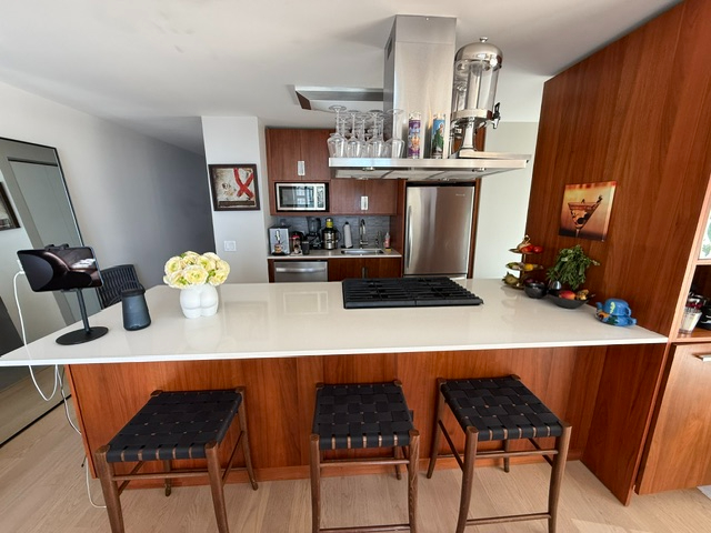 Luxury Hudson Yards Private Room With King Bed, Balcony And 85-Inch Smart TV - Photo 8