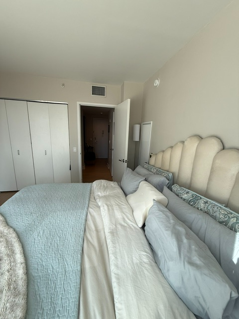 Luxury Hudson Yards Private Room With King Bed, Balcony And 85-Inch Smart TV - Photo 3