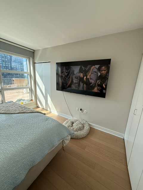 Luxury Hudson Yards Private Room With King Bed, Balcony And 85-Inch Smart TV - Photo 4