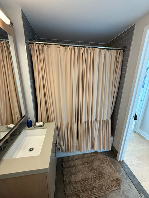 Luxury Hudson Yards Private Room With King Bed, Balcony And 85-Inch Smart TV - Photo 12
