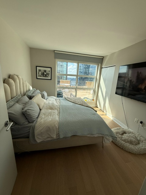 Luxury Hudson Yards Private Room With King Bed, Balcony And 85-Inch Smart TV - Photo 2
