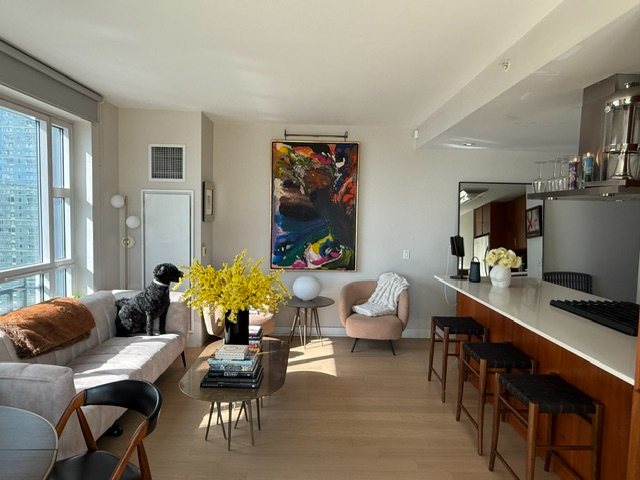 Luxury Hudson Yards Private Room With King Bed, Balcony And 85-Inch Smart TV - Photo 7
