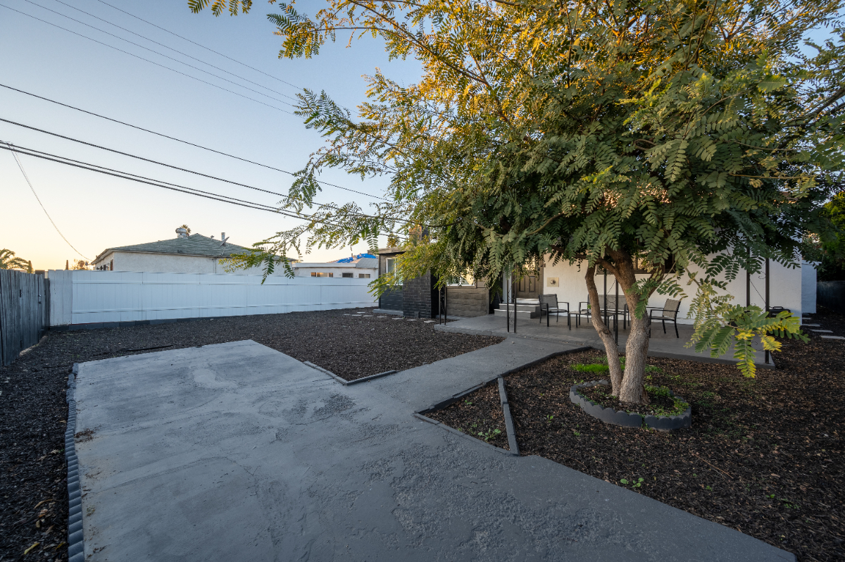 Secluded Guesthouse in Central San Diego - in-unit W/D, private backyard, all utilities included! - Photo 5