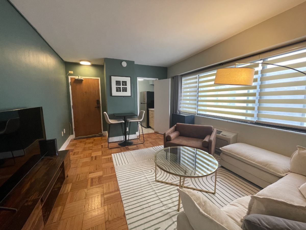 Cute and cozy 1-bedroom next to Foggy Bottom Metro - Photo 4