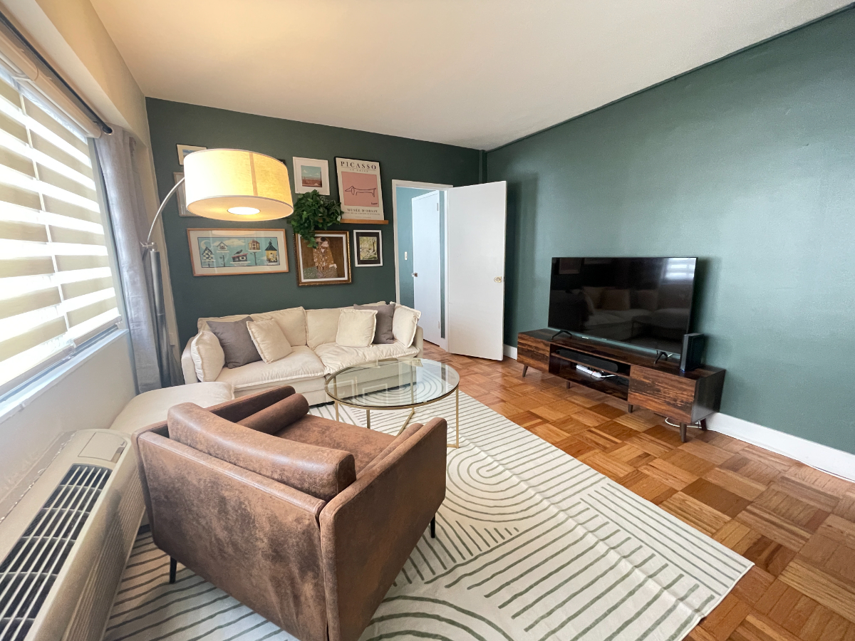 Cute and cozy 1-bedroom next to Foggy Bottom Metro - Photo 3
