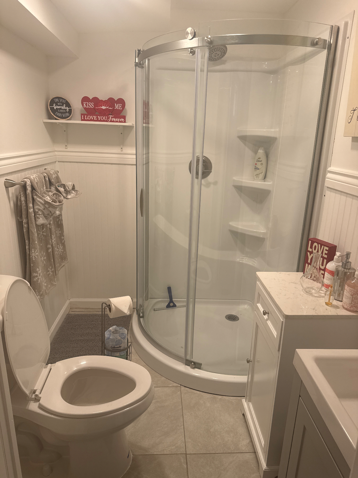 Modern, clean, and quiet private room or full basement with private bathroom and living area - Photo 5