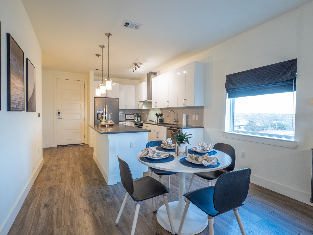 Central Austin Penthouse Condo with a View - Photo 3