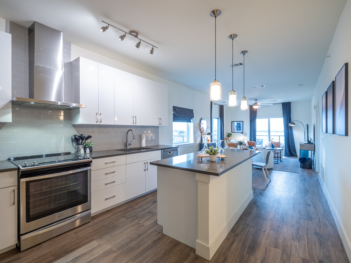 Central Austin Penthouse Condo with a View - Photo 4