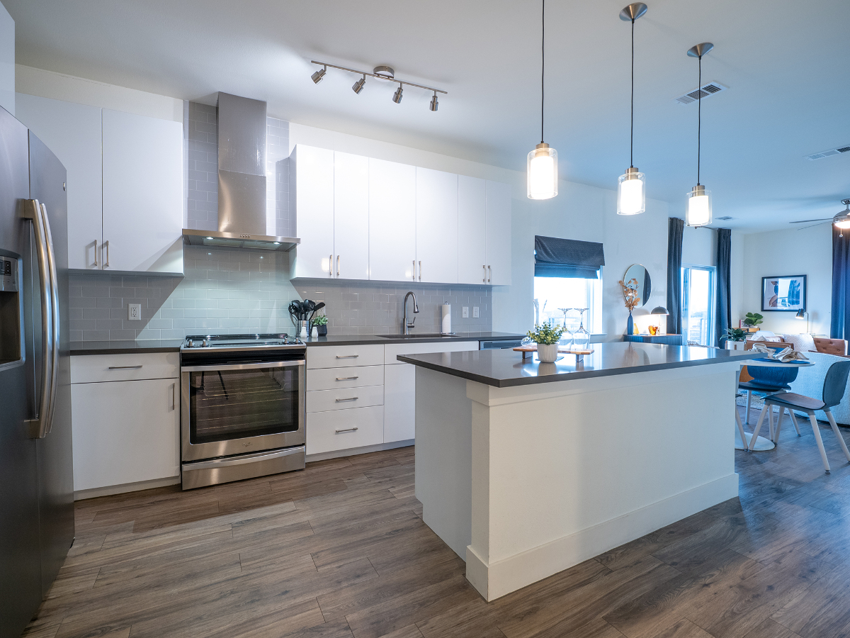 Central Austin Penthouse Condo with a View - Photo 6