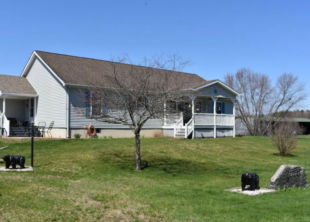 Country home on the Hudson. - Photo 2
