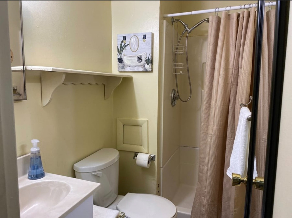 Private room Burlington - Photo 10