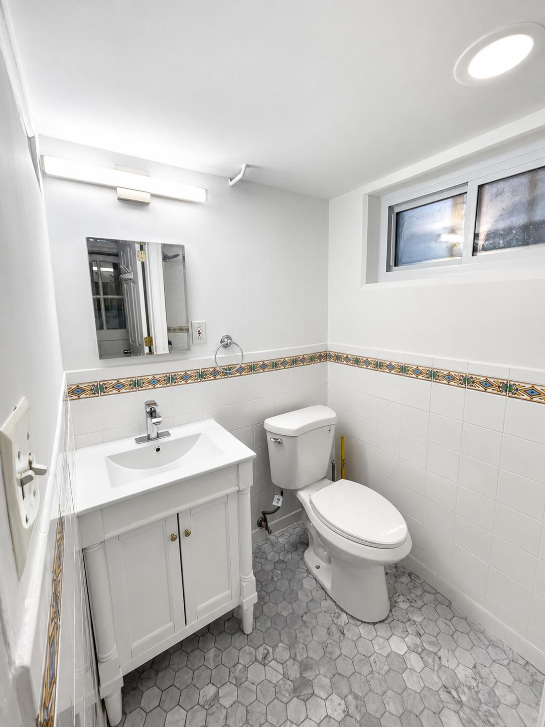 3BR AU Park Home, Utilities Included, Walk to Metro, Whole Foods & Spring Valley - Photo 9