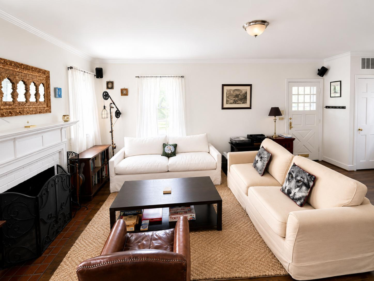3BR AU Park Home, Utilities Included, Walk to Metro, Whole Foods & Spring Valley - Photo 2