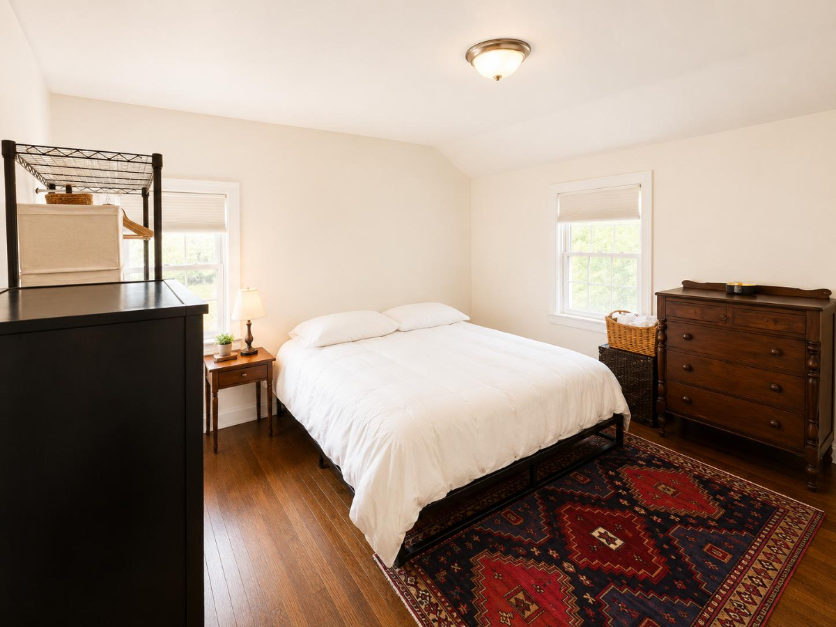 3BR AU Park Home, Utilities Included, Walk to Metro, Whole Foods & Spring Valley - Photo 3