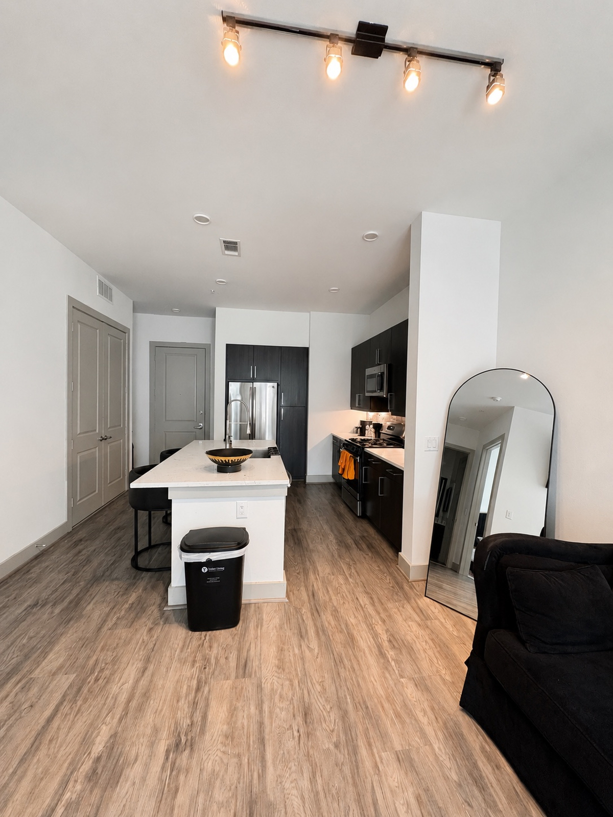 Resort-Style Apt In The Heights - Photo 2