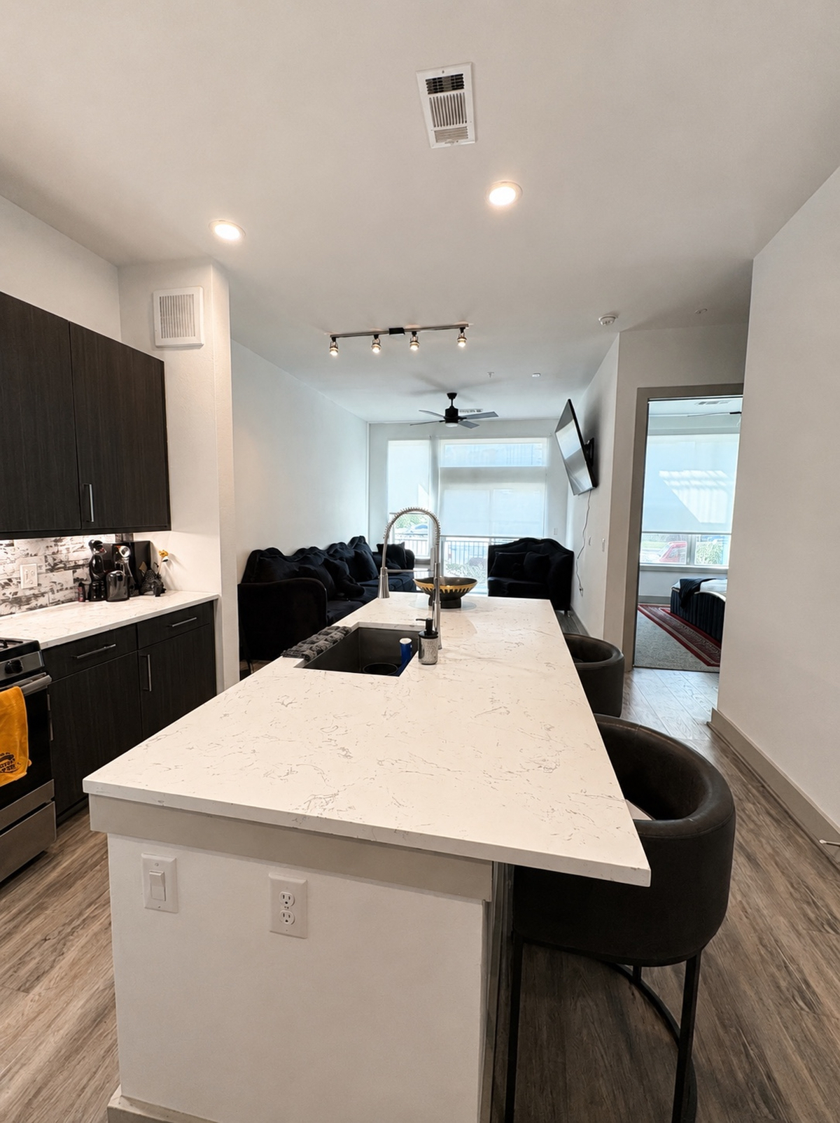 Resort-Style Apt In The Heights - Photo 4