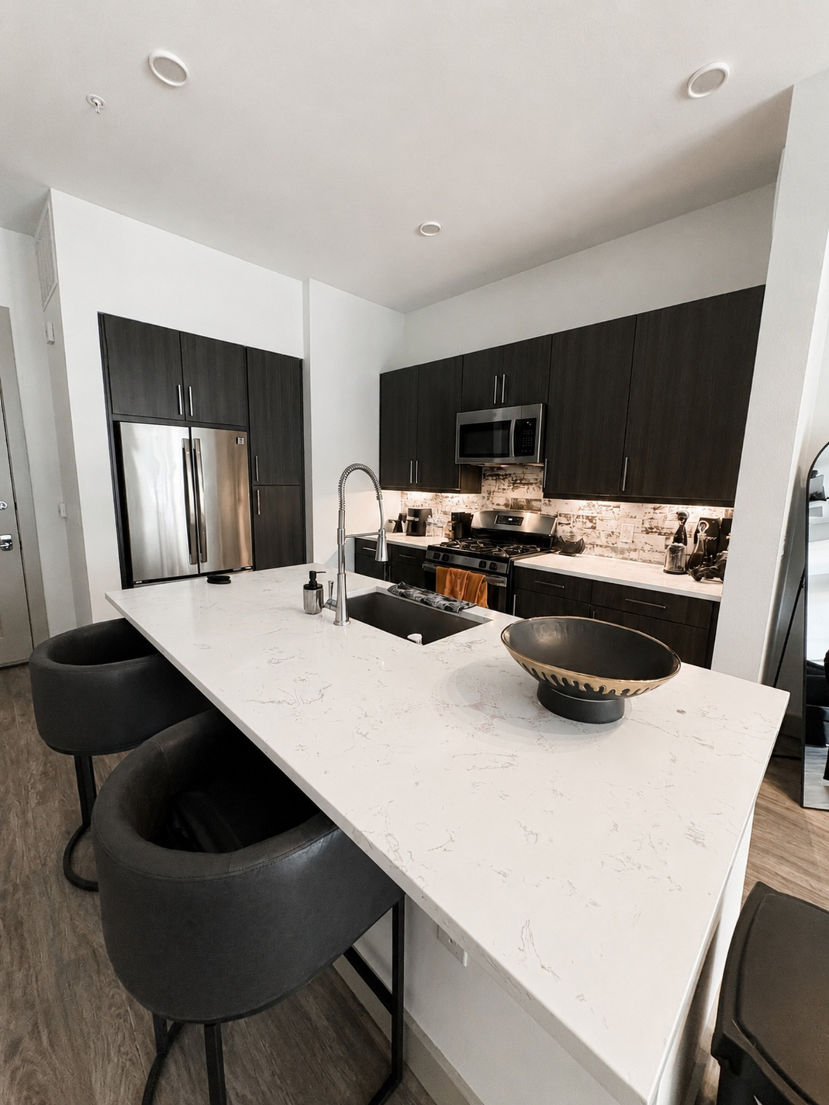 Resort-Style Apt In The Heights - Photo 3