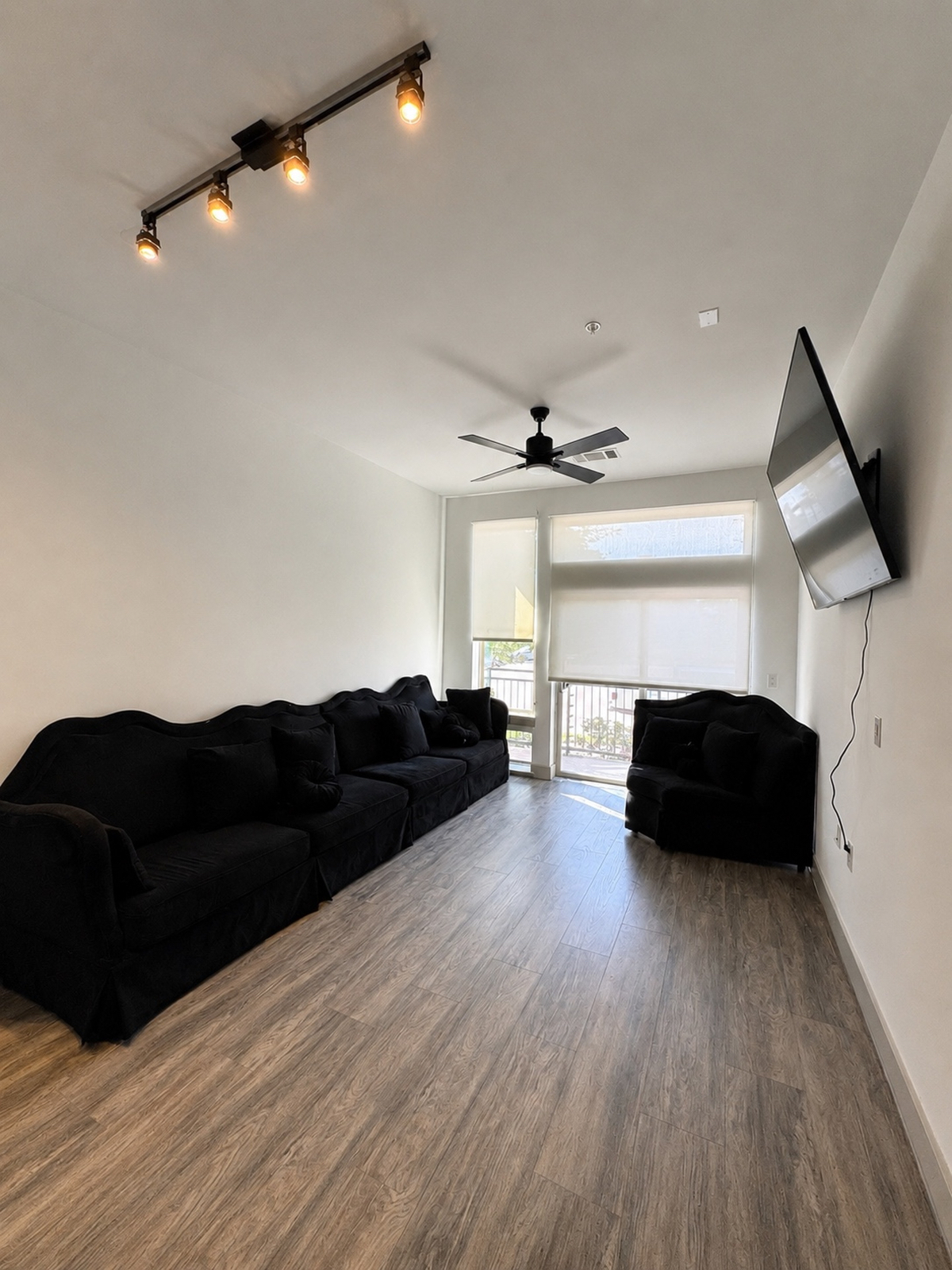 Resort-Style Apt In The Heights - Photo 5