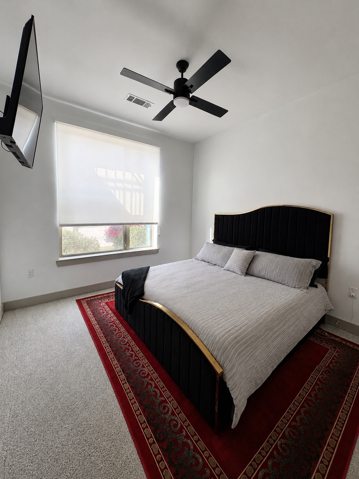 Resort-Style Apt In The Heights - Photo 6