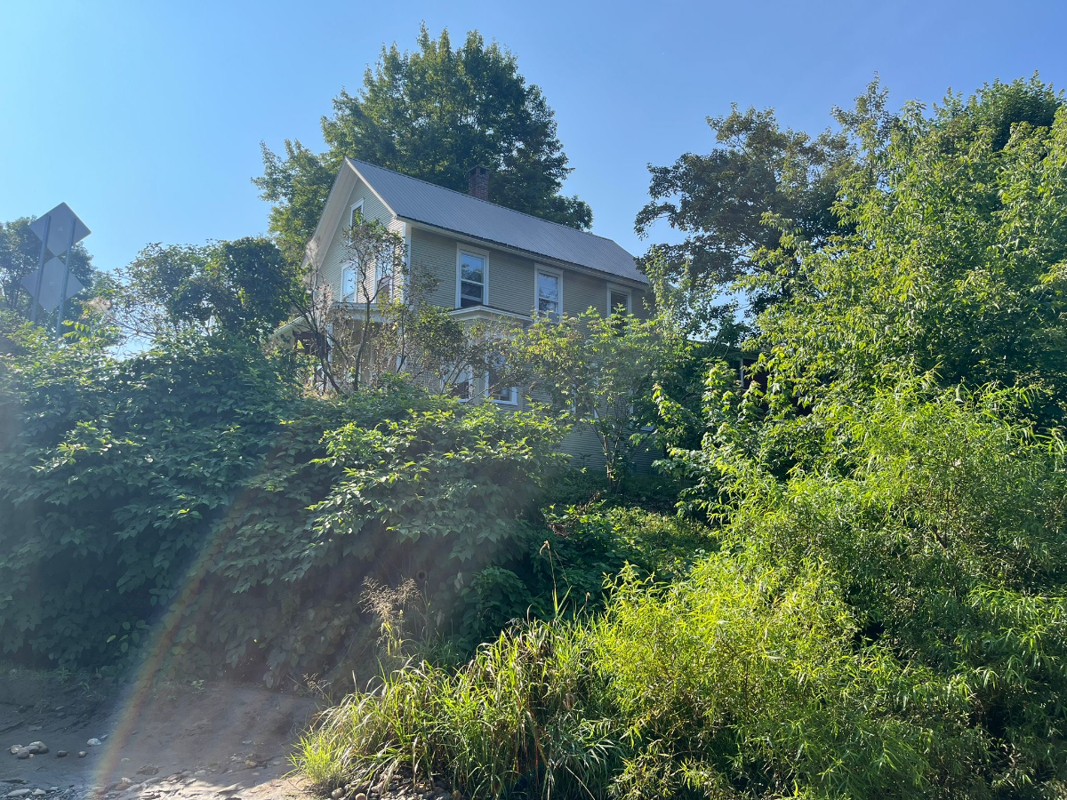 Waterfront retreat steps from Waitsfield Covered Bridge - furnished, 2 bedroom - Photo 4