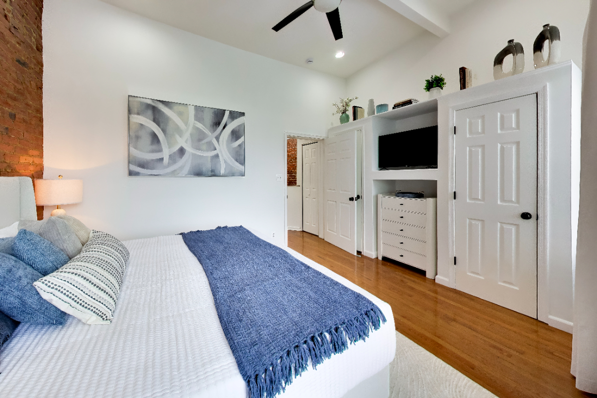Wonderful 3 Bedroom with Exposed Brick aesthetic - Your Washington DC Retreat - Photo 12