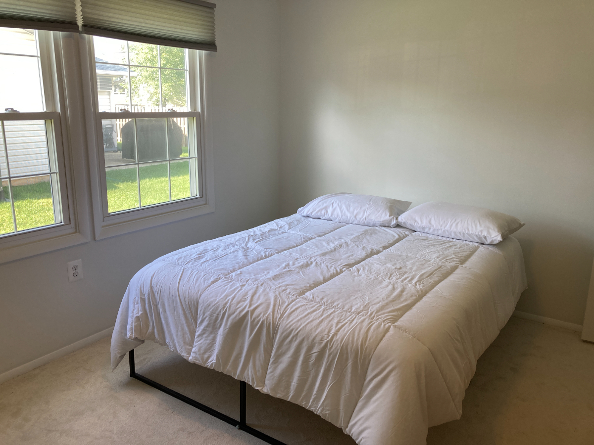Private Queen Room With Workspace, Smart TV, and Shared Amenities