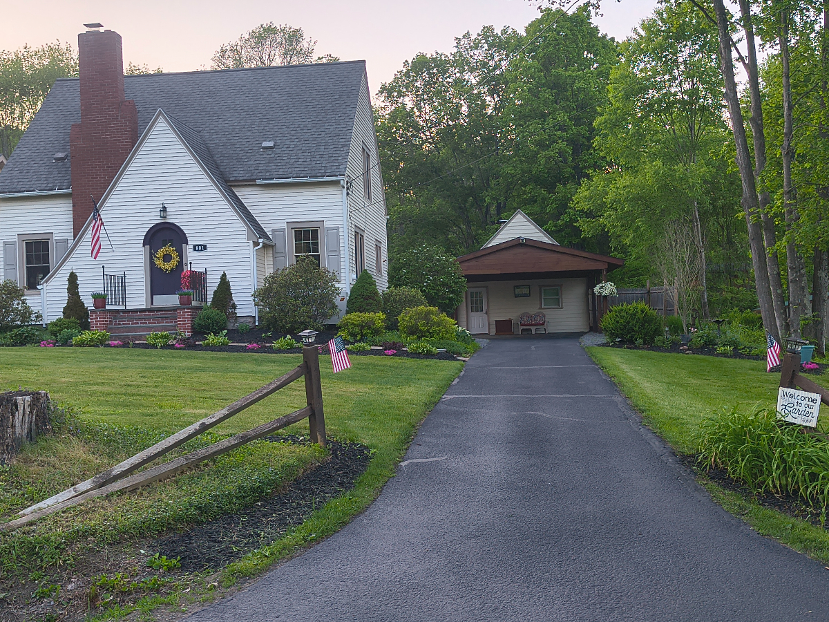 Furnished Home With Finished Basement And Outdoor Living - Photo 2