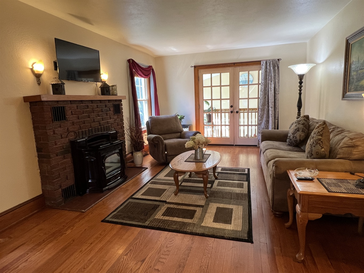 Furnished Home With Finished Basement And Outdoor Living - Photo 3