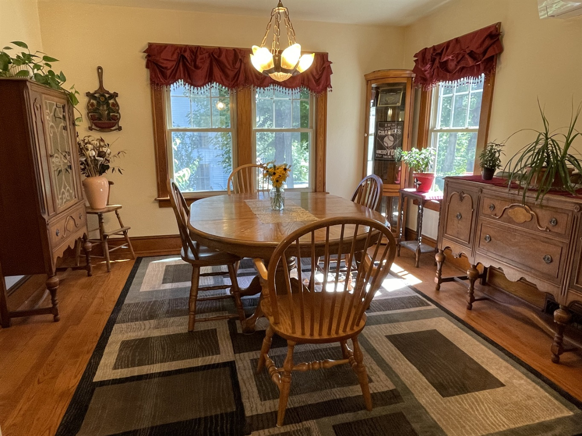 Furnished Home With Finished Basement And Outdoor Living - Photo 4