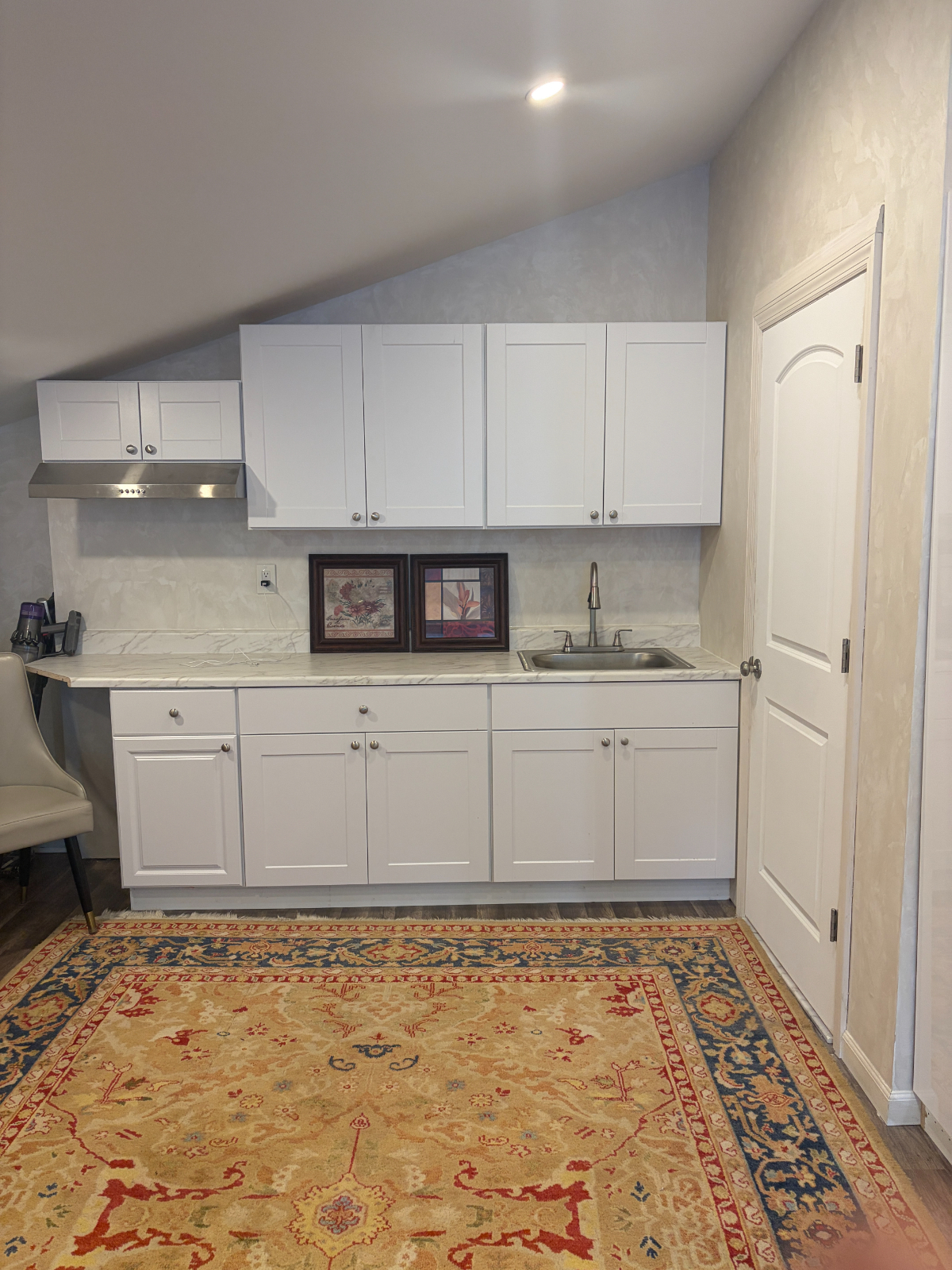 Private 1-Bedroom Apartment with Separate Entrance, Pool Access & Parking - Photo 3