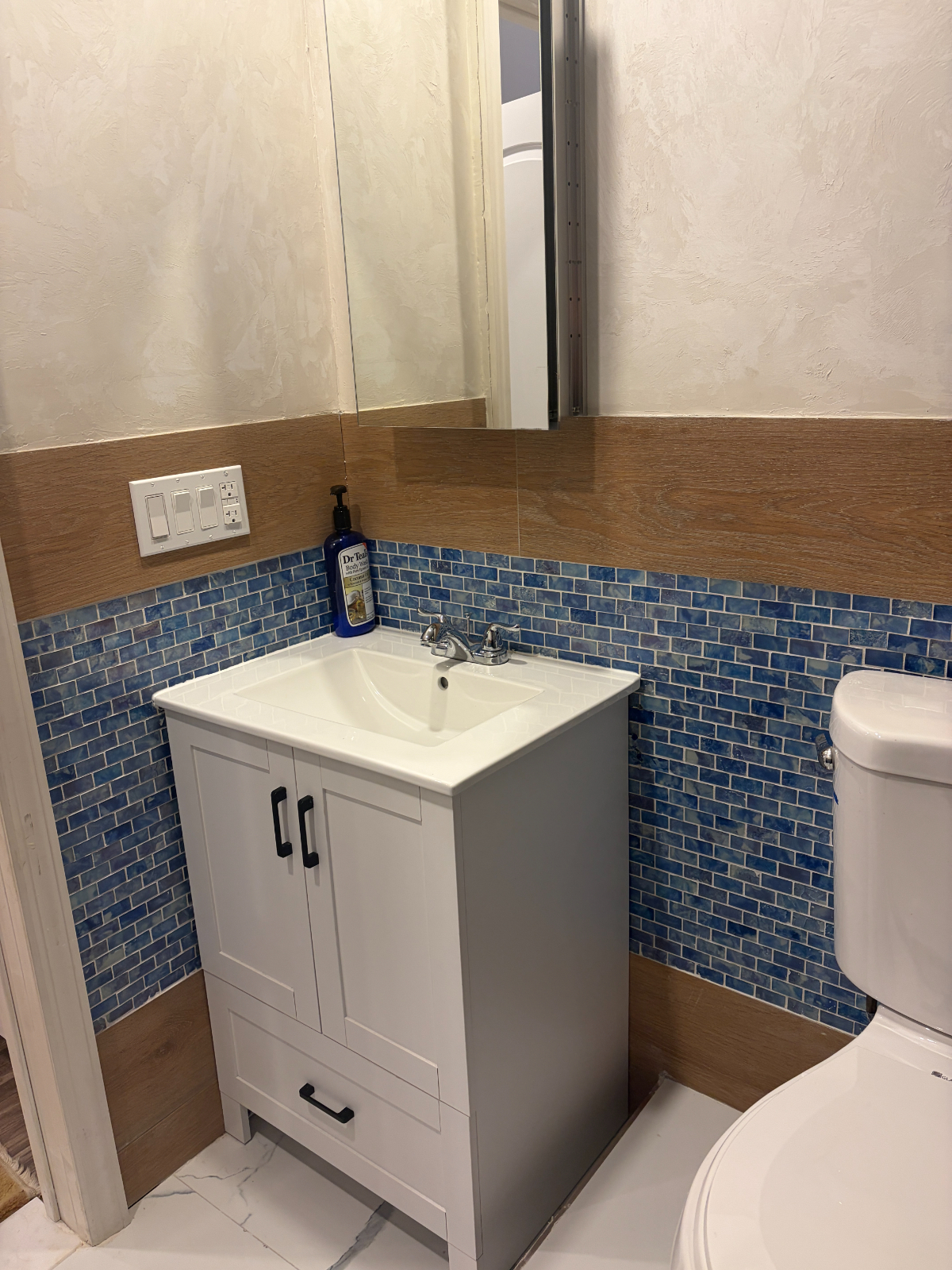 Private 1-Bedroom Apartment with Separate Entrance, Pool Access & Parking - Photo 5