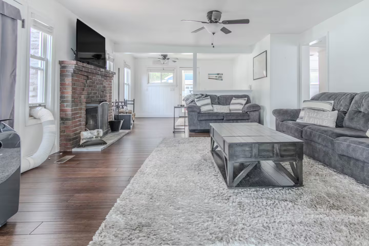 Lakefront 4-Bedroom Home Near Samaritan Medical Center And Watertown - Photo 3