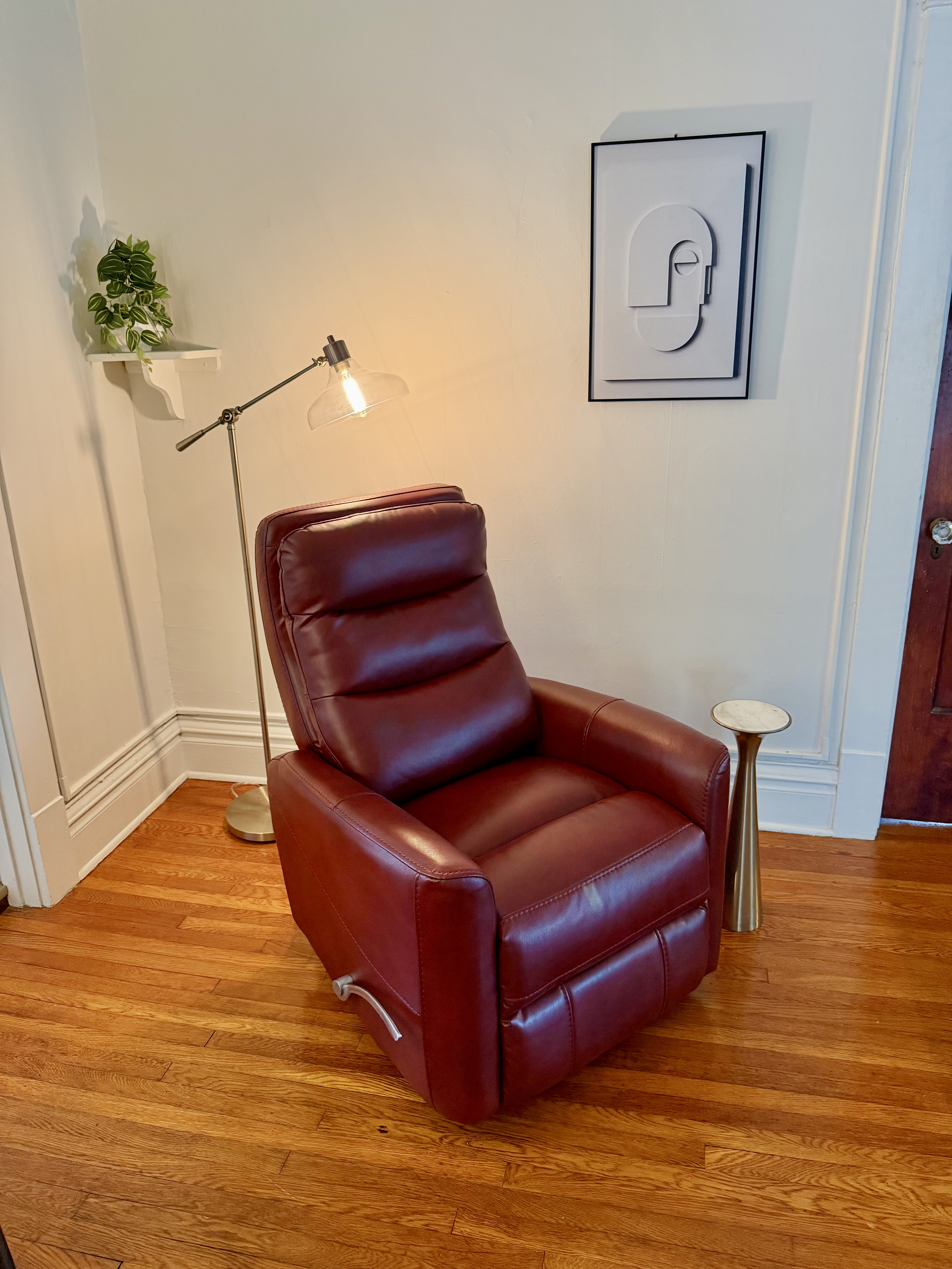 Ritter Park, "Penthouse" Apartment, Quiet Neighbors, Very Nicely Decorated, Flexible Lease Terms - Photo 2