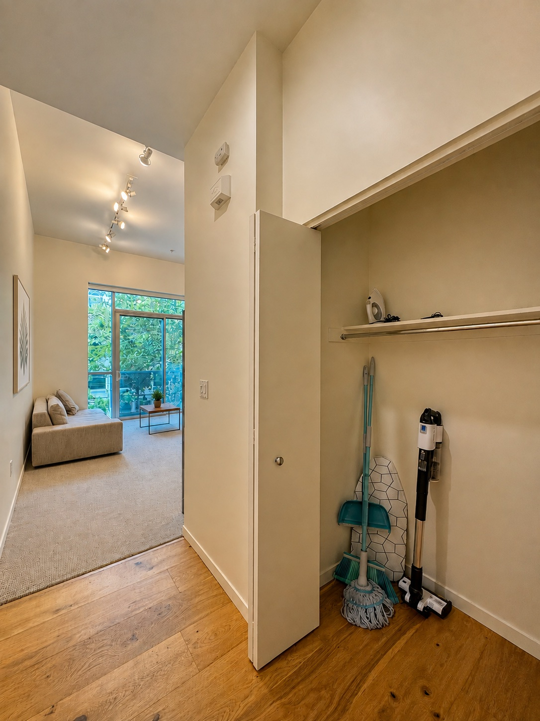 Right in the Heart of It: Gorgeous 1-Bed Near Golden 1 Center with Dedicated Parking - Photo 2