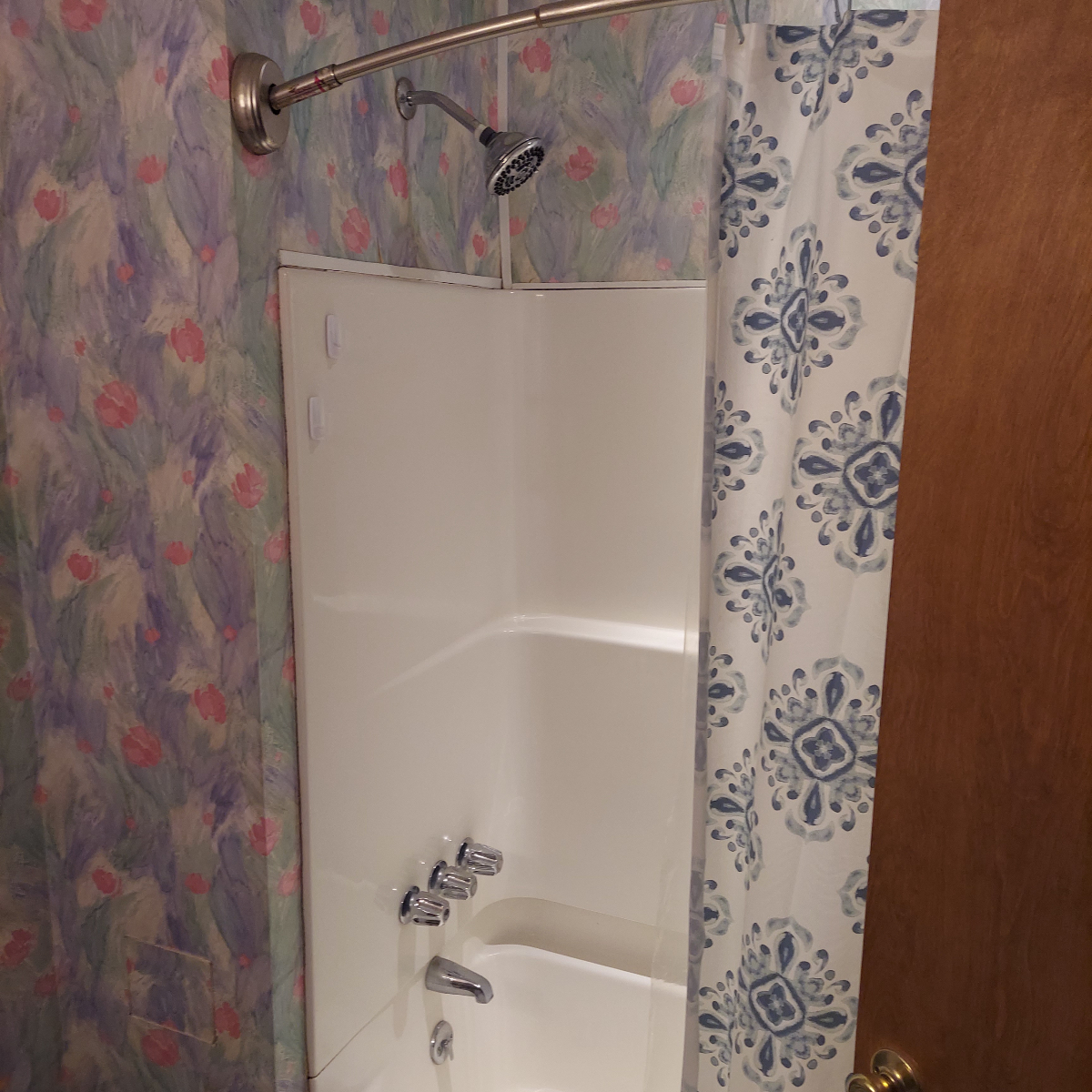 Quiet Furnished 3BR 2BA Retreat With Multiple Living Areas And Easy I64 Access - Photo 9