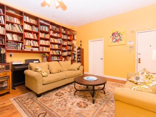The Blue Room - First Floor Street Room $1600 All Utilities Included - Photo 3