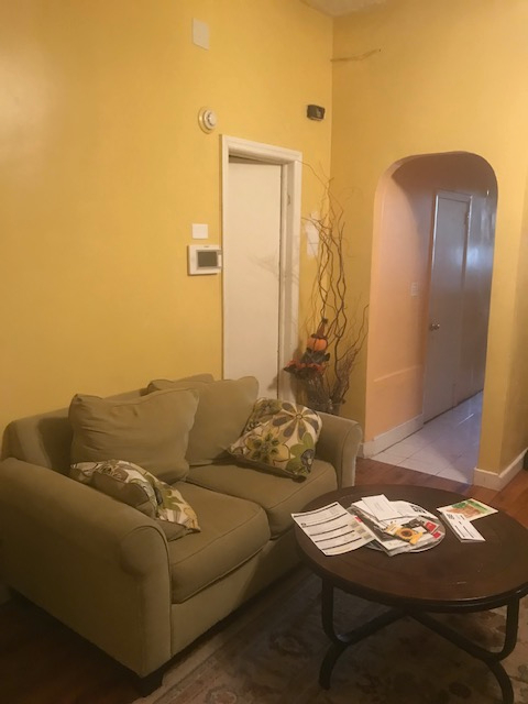 The Blue Room - First Floor Street Room $1600 All Utilities Included - Photo 10