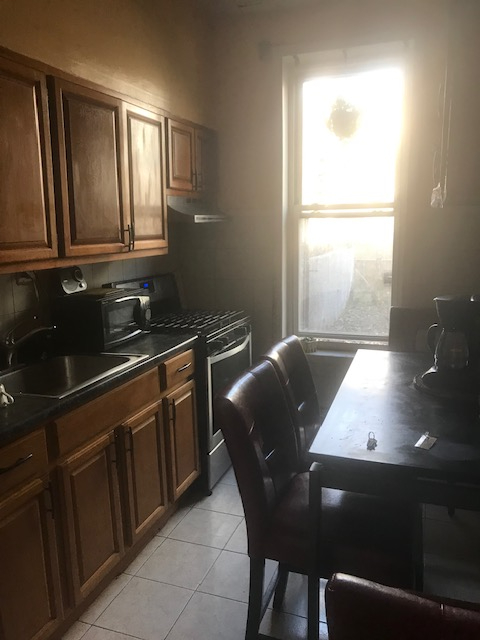 The Blue Room - First Floor Street Room $1600 All Utilities Included - Photo 8