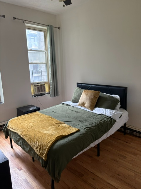 The Blue Room - First Floor Street Room $1600 All Utilities Included - Photo 3