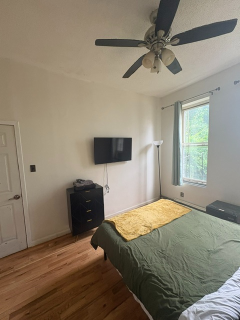 The Blue Room - First Floor Street Room $1600 All Utilities Included - Photo 5
